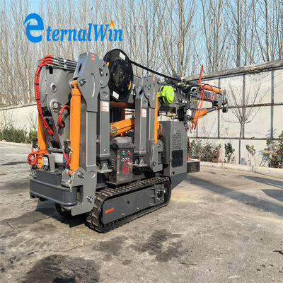 Grúa araña sobre orugas con capacidad de elevación de 8 toneladas y radio de trabajo máximo de 8,6 m y longitud de pluma de 9,6 metros